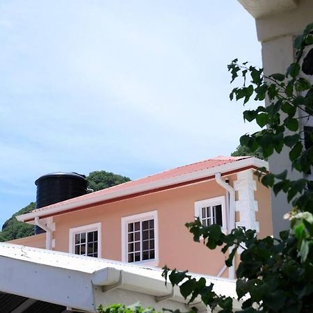 Maggie'S Inn Soufrière Exteriör bild