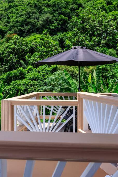 Maggie'S Inn Soufrière Exteriör bild