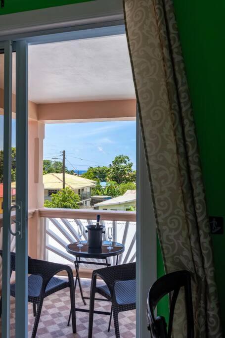 Maggie'S Inn Soufrière Exteriör bild
