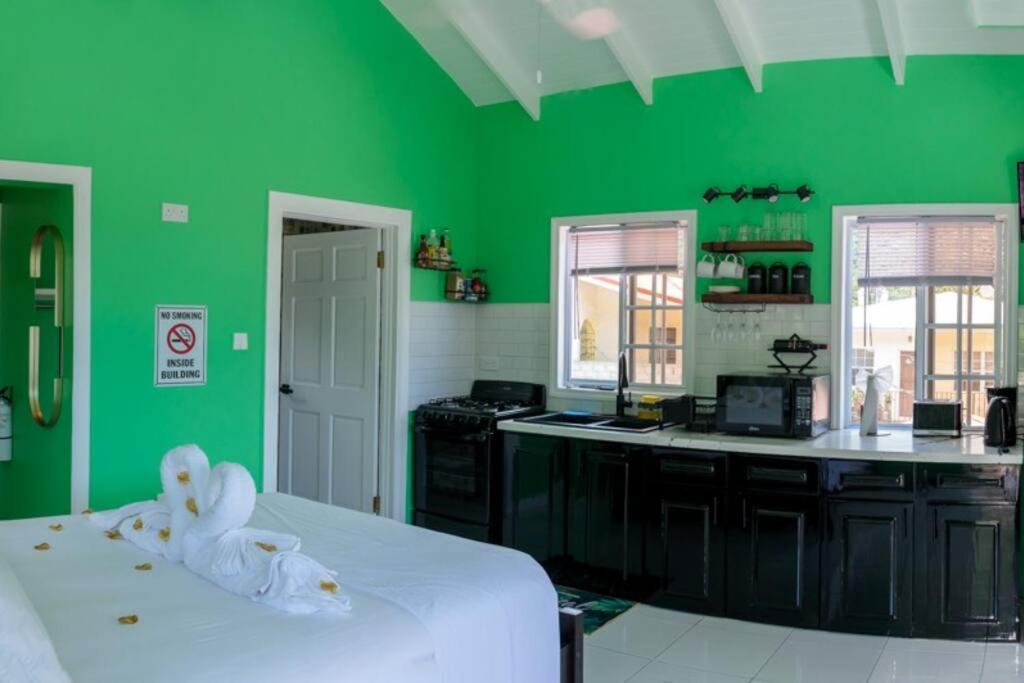 Maggie'S Inn Soufrière Exteriör bild